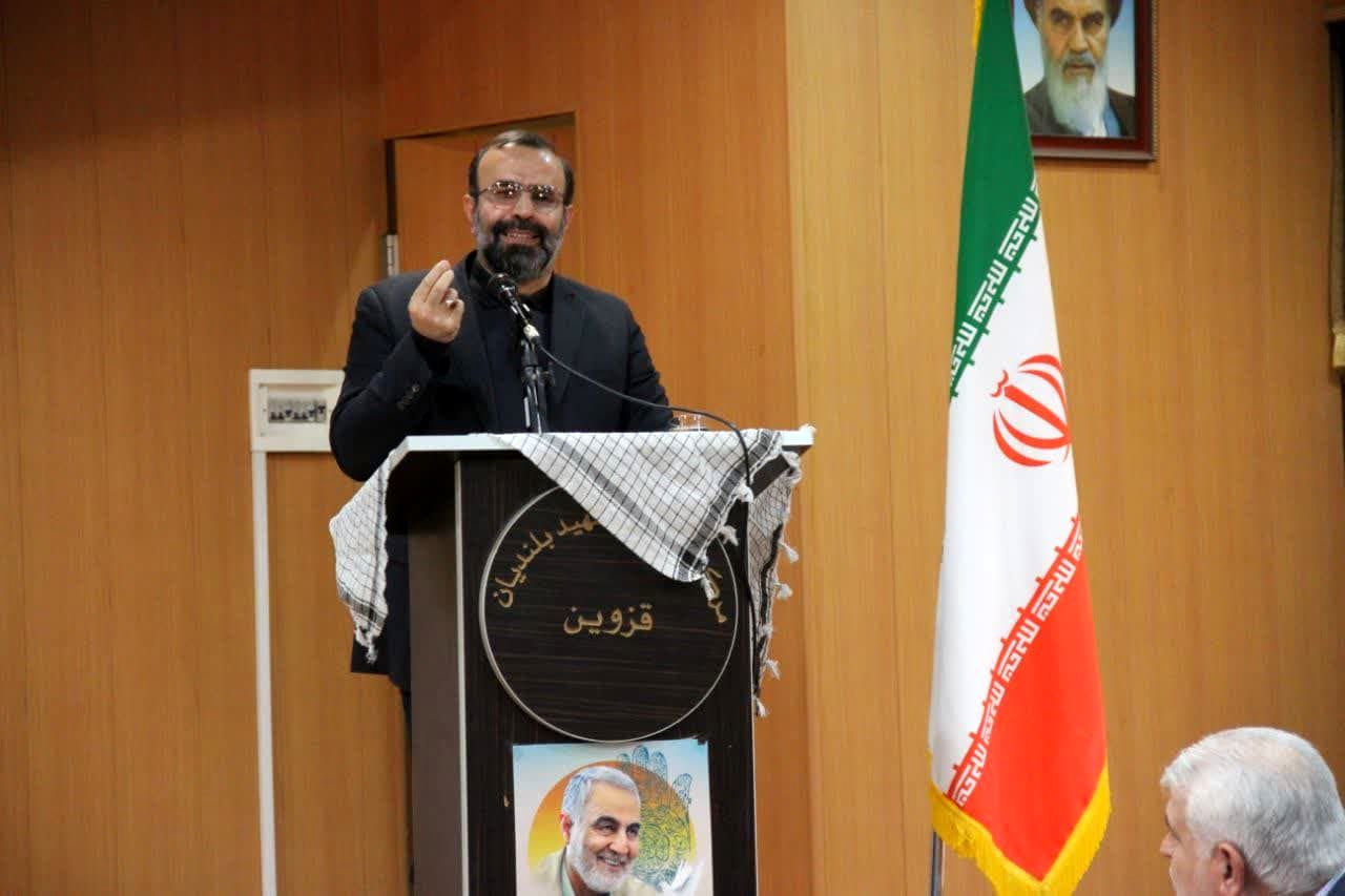 حاج قاسم جمهوری اسلامی را به معنای جغرافیایی، فکری و گفتمانی به معنای حرم می‌دانست