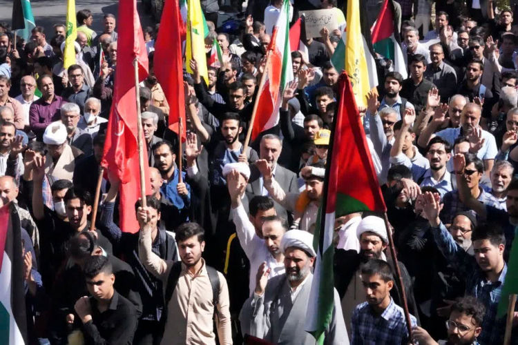 تجمع دانشگاهیان اصفهانی در اعتراض به حمله وحشیانه صهیونیست‌ها به بیمارستان المعمدانی غزه