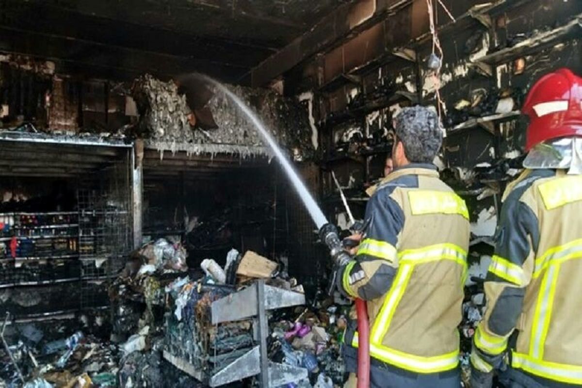 خسارت ۷۰ میلیاردی در پی آتش‌سوزی یک مغازه در میناب