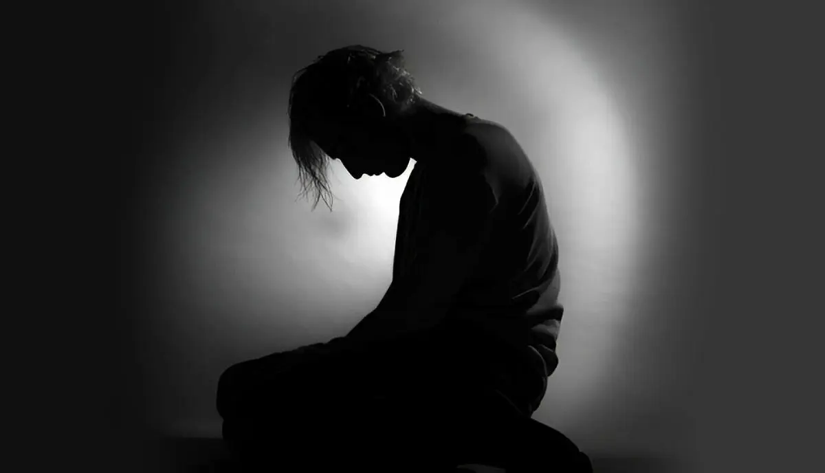 علائم افسردگی شدید: چگونه می‌توان آن را شناسایی و درمان کرد؟