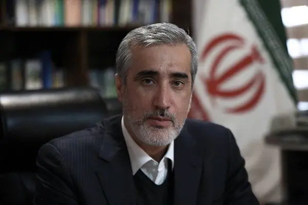 رئیس سازمان غذا و دارو، بر خرید مواد اولیه داروها از کشور چین تاکید کرد