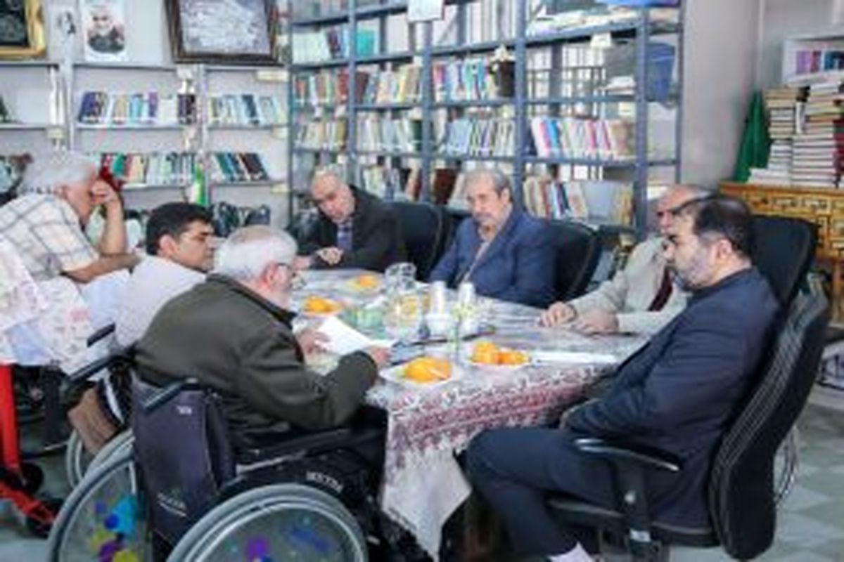  استاندار اصفهان با جمعی از نمایندگان جانبازان دفاع مقدس دیدار کرد