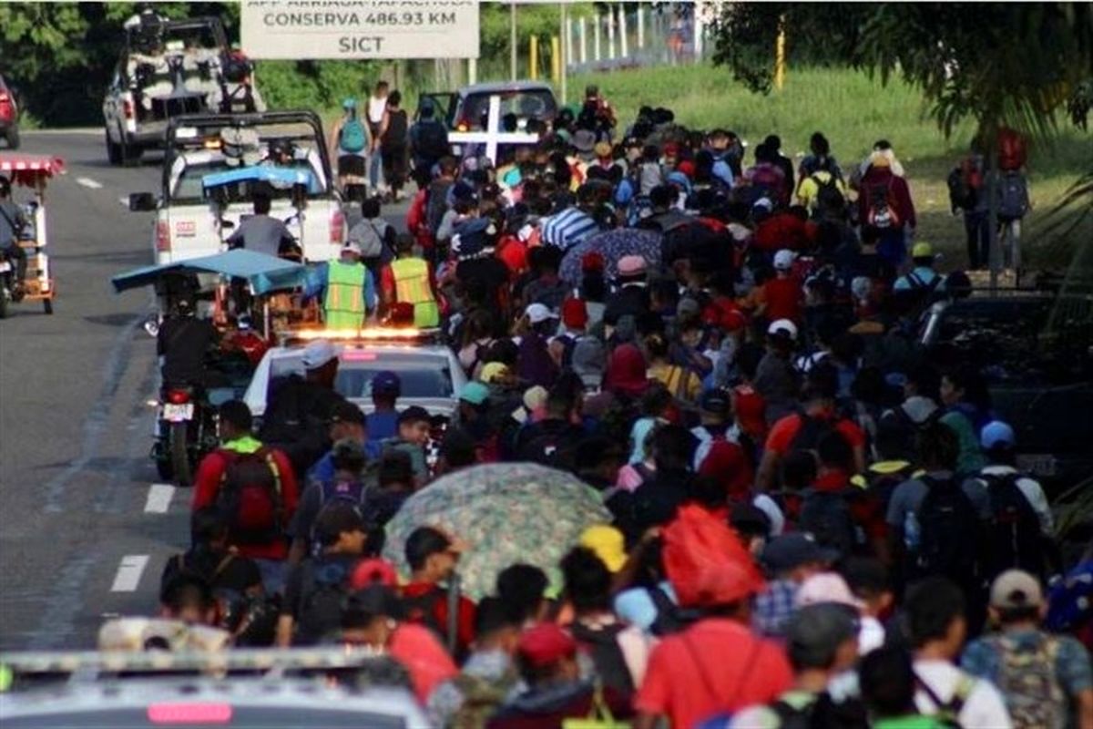 حرکت گروهی هزاران مهاجر به سمت مرز جنوبی آمریکا