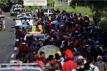 حرکت گروهی هزاران مهاجر به سمت مرز جنوبی آمریکا