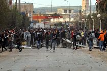 درگیری معترضین تونسی و نیروهای امنیتی شدت گرفت