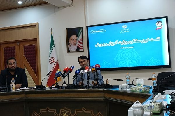 معلمان در هفته گرامیداشت مقام معلم با مقام معظم رهبری دیدار می‌کنند