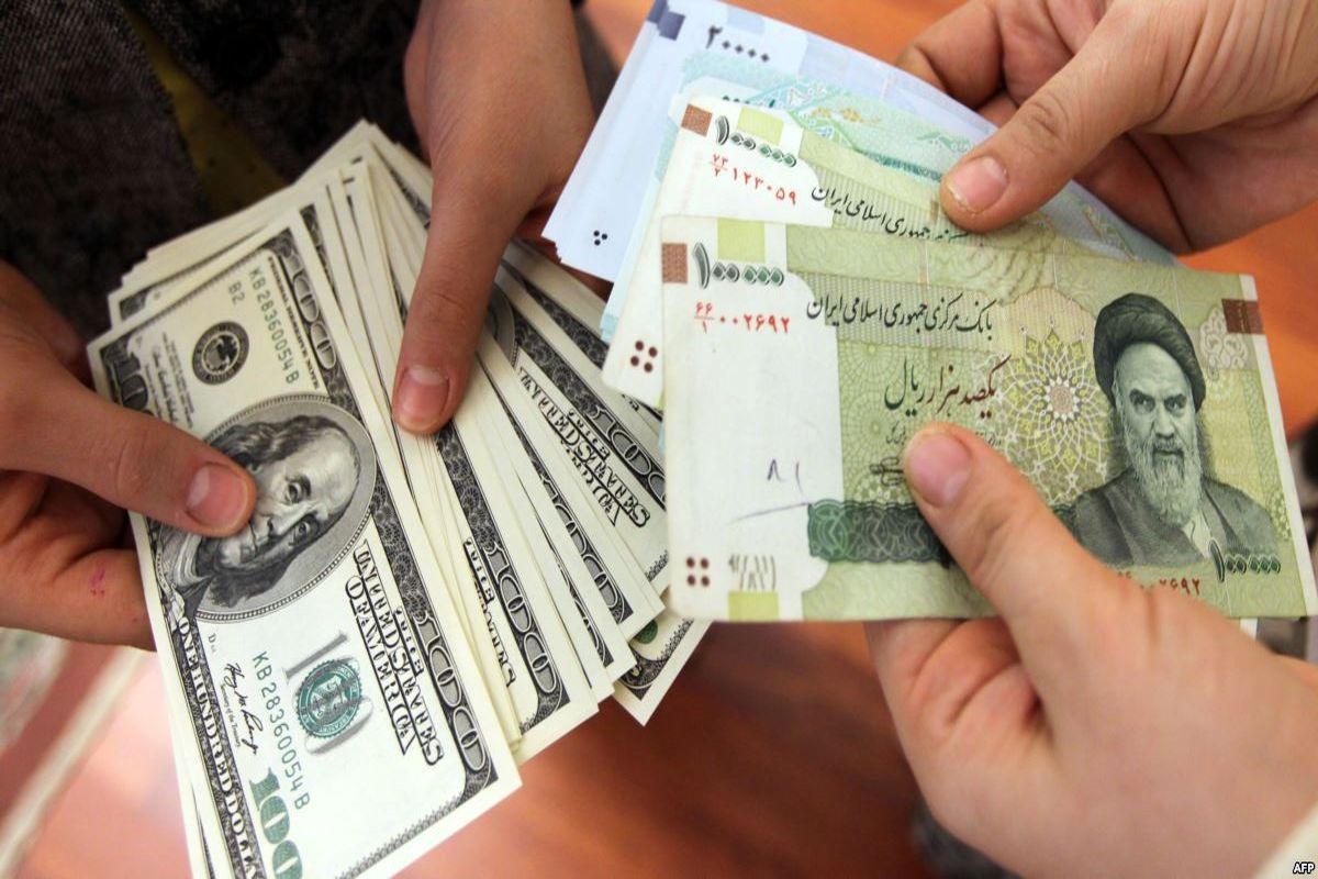 شناسایی 20 سایت متخلف وغیر قانونی فروش ارز در اصفهان 