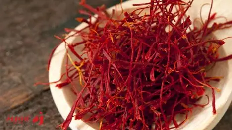 چگونه زعفران به روشن شدن پوست کمک می‌کند؟