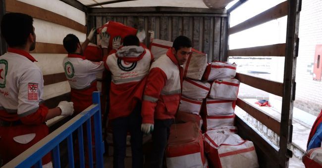 کمک‌های امدادی دولت چین و ایرانیان مقیم اتریش تحویل هلال احمر شد