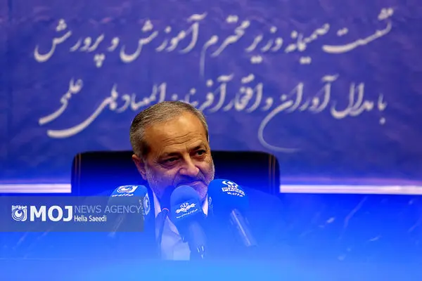 توسعه هنرستان‌ها سرمایه‌گذاری در آینده اشتغال جوانان است