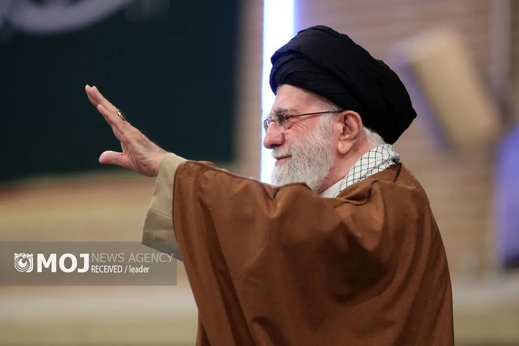 قرائت پیام رهبرانقلاب در مراسم تشییع پیکر شهیدان نصرالله و صفی‌الدین + فیلم