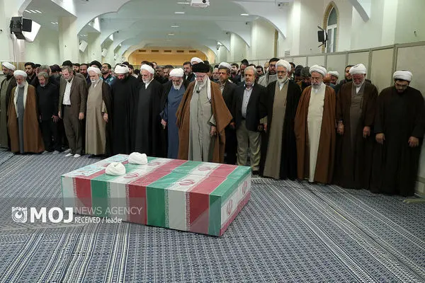 اقامه نماز رهبر انقلاب بر پیکر دو قاضی شهید/شهادت،پاداش الهی به مجاهدت‌های رازینی و مقیسه