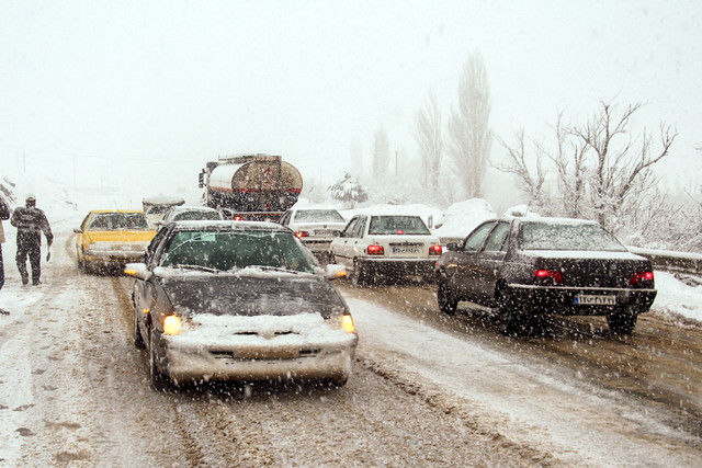 آغاز بارش برف در شهرستانهای غرب مازندران