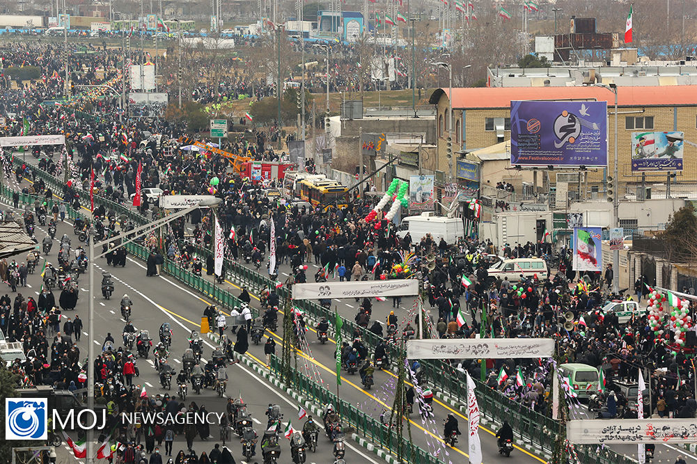 حضور چشمگیر گیله زنان و گیله مردان در راهپیمایی ۲۲ بهمن