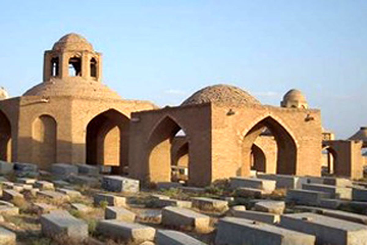 کشف در سنگی به سرقت رفته مقبره آستراخاتون در پیربکران اصفهان