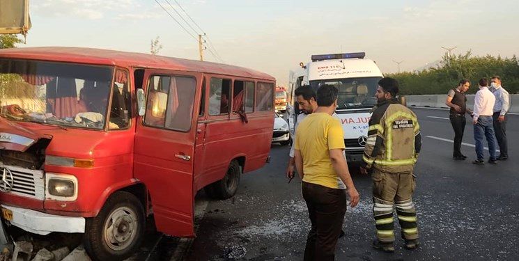 تصادف مینی‌بوس در بزرگراه آزادگان