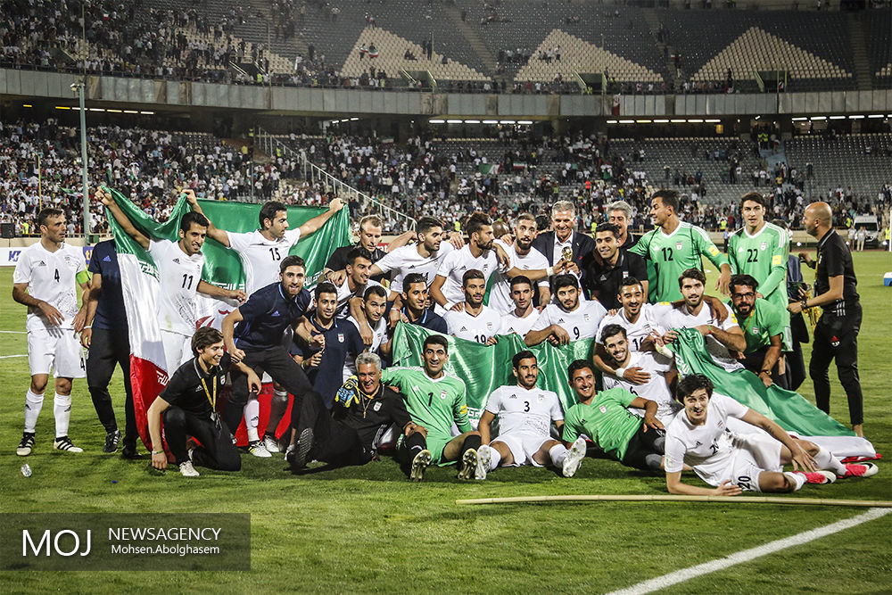 جشن صعود به جام جهانی روسیه در پایان بازی ایران و ازبکستان