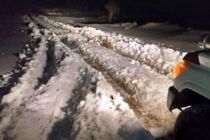 نجات خانواده عشایری گرفتار در برف به همت امدادگران هلال احمر در دزفول 