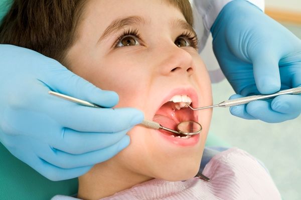 معاینات منظم دندانپزشکی برای حفظ سلامت لثه و دندان‌ها لازم است