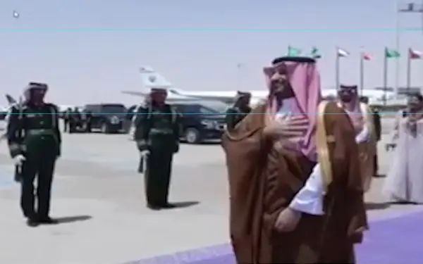 لحظه خداحافظی ترامپ با بن سلمان که سوژه بسیاری از رسانه ها شده است