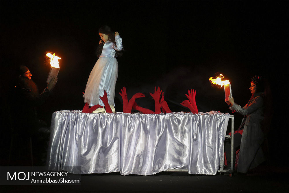 دومین روز اجراهای خیابانی سی و هفتمین جشنواره تئاتر فجر