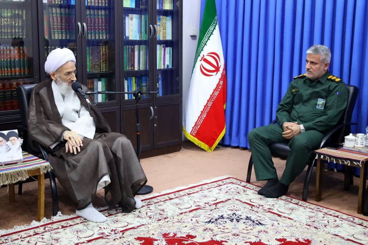 دیدا آیت الله  لاینی با یگان حفاظت هواپیمایی سپاه مستقر در فرودگاه شهدای ساری