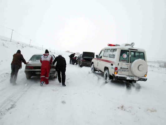 امدادرسانی هلال احمر اصفهان به 45 نفر گرفتار در برف