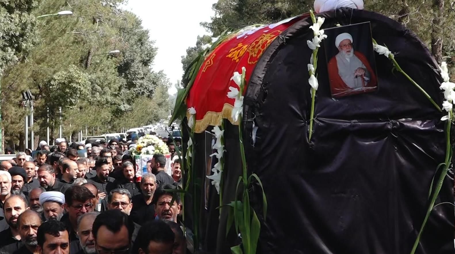 پیکر آیت الله رحیمیان در اصفهان تشییع و خاکسپاری شد