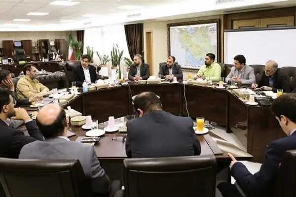 هنر رسانه، حل مسائل صنایع از طریق انتقال مفاهیم است