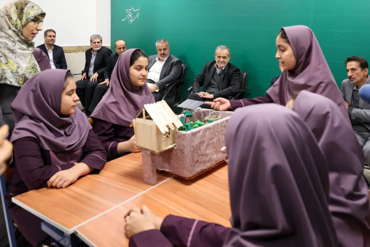 رئیس جمهور در آیین آغاز فعالیت آزمایشی کلاس‌های هوشمند