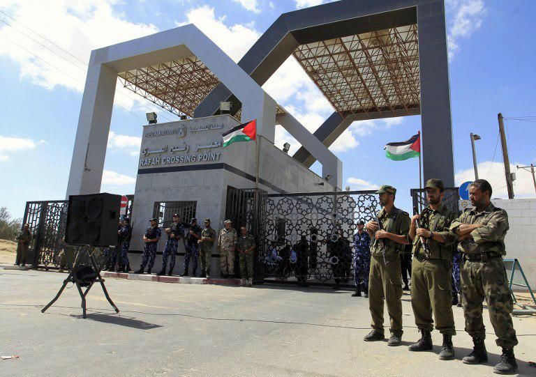 حماس گذرگاه رفح را پس از 10 سال تحویل تشکیلات خودگردان داد