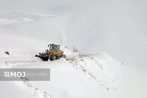 جاده‌های ۱۱ استان کشور بارانی و برفی است