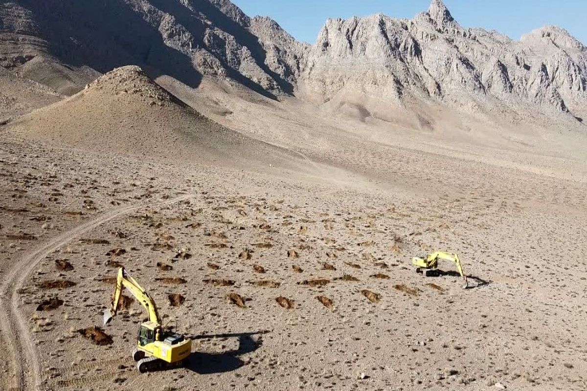 اتمام طرح کاشت ۱۰۰۰ هکتار بذر بادام اسکوپاریا در هلدینگ پتروپالایش اصفهان 