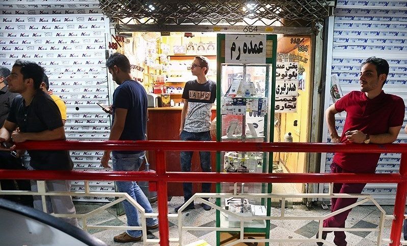 جمع‌آوری گوشی‌های قاچاق و دستگیری ۴ عامل قاچاق از پاساژ علاء‌الدین
