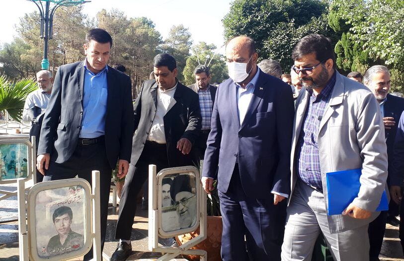 وزیر راه وشهرسازی با شهدای اصفهان تجدید میثاق وادای احترام کرد