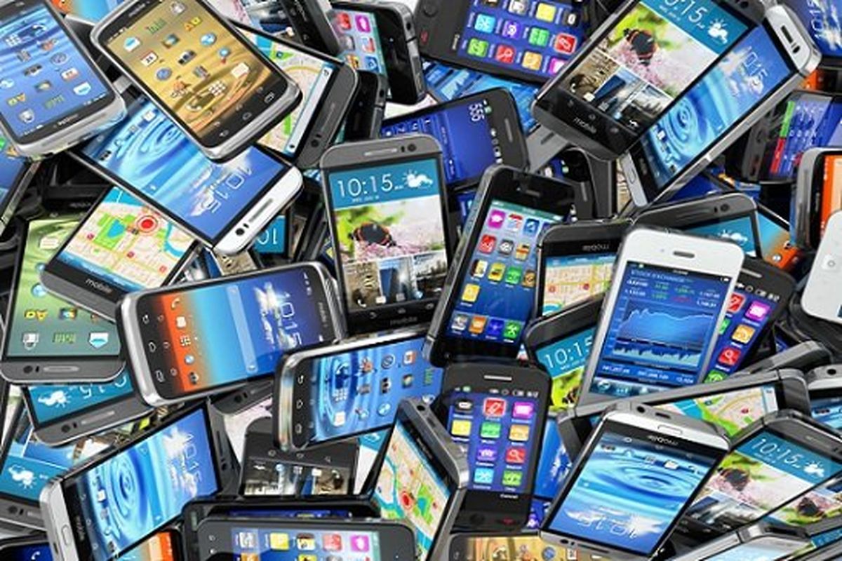 دستگیری 3 سارق مغازه موبایل فروشی در اصفهان / کشف 500 دستگاه تلفن همراه سرقتی