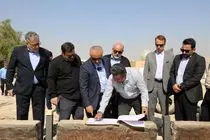 با اجرای طرح‌های مدرسه‌سازی، به دنبال ارتقای استانداردهای آموزشی در این شهرستان هستیم