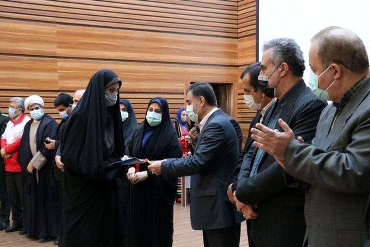 معلم مازندرانی به عنوان بانوی برگزیده سال 1400 استان مازندران انتخاب شد