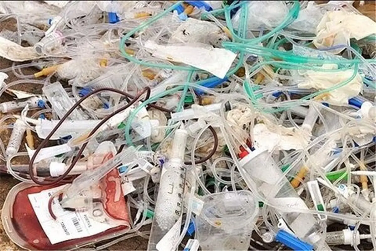 پسماندهای عفونی بدون بی خطر سازی در بیرون مطب ها رها میشود