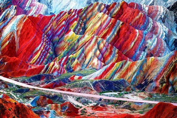 آیا می دانید راز کوهستان رنگین کمانی در چین چیست