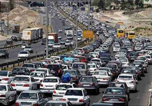 آخرین وضعیت ترافیکی جاده ها/ترافیک سنگین در آزاد راه کرج-تهران