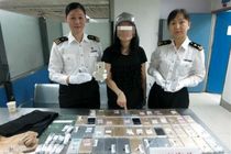 دستگیری قاچاقچی زن همراه با ۱۰۲ گوشی آیفون 