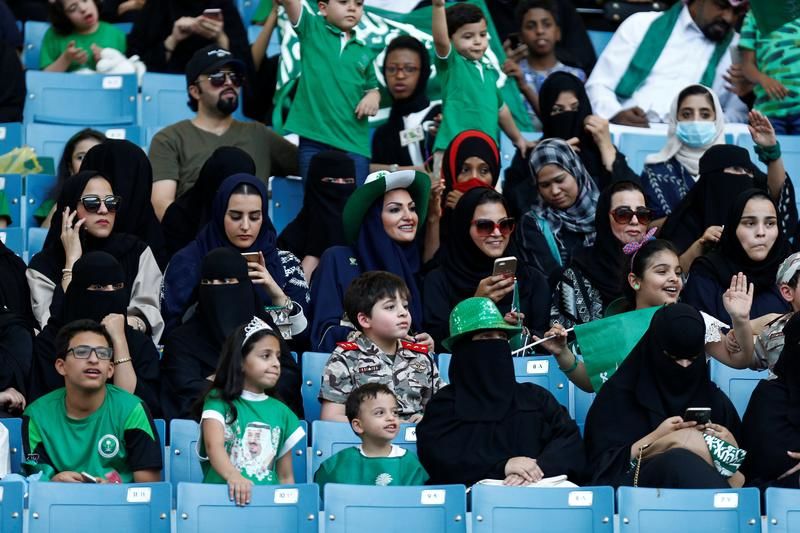 پیام فیفا به سعودی‌ها برای حضور زنان در ورزشگاه