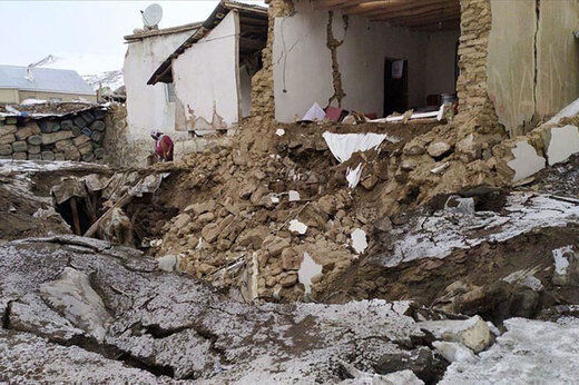 در زلزله خوی ۷۵ نفر مصدوم و ۳۰۰ واحد آسیب دیده‌اند 