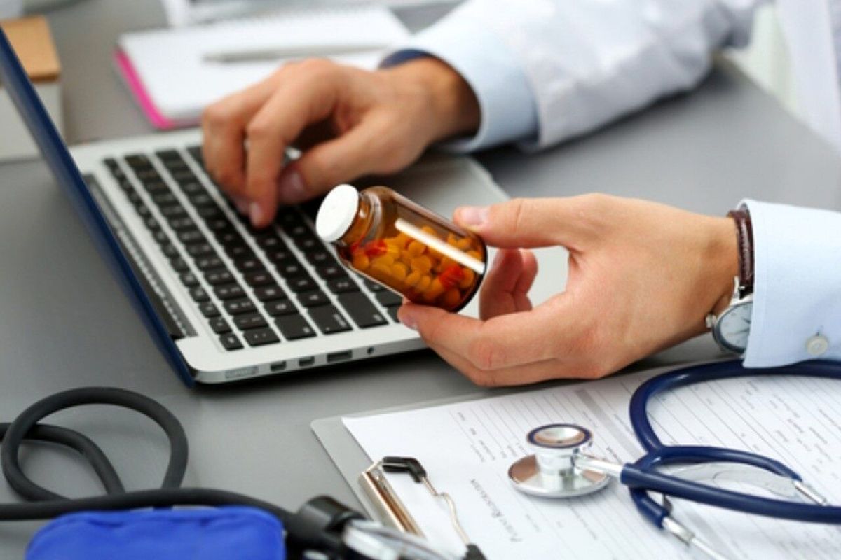پزشکان و داروخانه‌ها تمایلی به اجرای نسخه آنلاین ندارند/ پیگیری قصور پزشکان با اجرایی شدن نسخه‌های الکترونیک