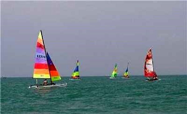 مسابقات قایق های بادبانی نیروهای مسلح در تنگه هرمز برگزار می شود