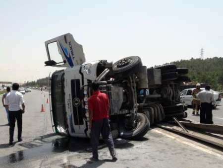 واژگونی کامیون در محور اراک - بروجرد سه کشته و مجروح برجای گذاشت