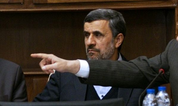 حکم تعلیق احمدی نژاد از مجمع تشخیص مصلحت به وی ابلاغ شد