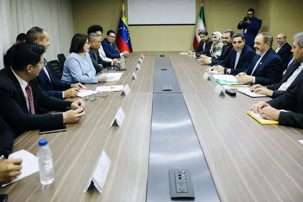 وزیر دفاع ایران و معاون علمی رئیس‌جمهور ونزوئلا گفتگو کردند