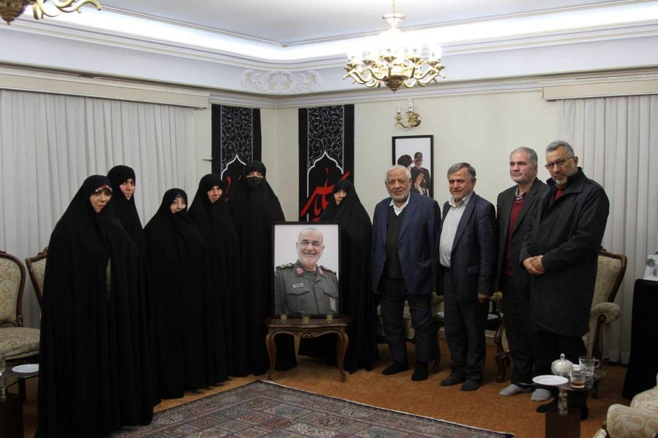 دیدار حزب مؤتلفه اسلامی با خانواده  سردار سپهبد شهید حسین سلامی به مناسبت ایام رجبیه